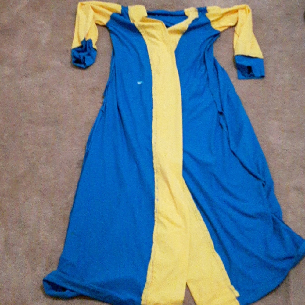 Clothes - Picture 3 of 4